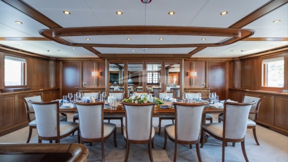 Main saloon fine dining