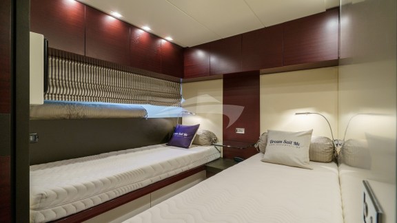 Guest cabin 2 single beds