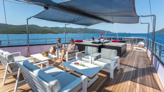 Image of Rara Avis yacht #9