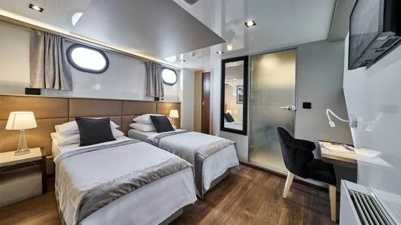 Image of Rara Avis yacht #34
