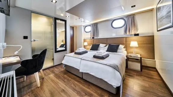 Image of Rara Avis yacht #32
