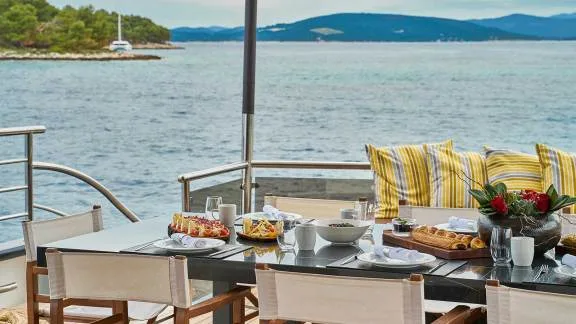 Image of Rara Avis yacht #10