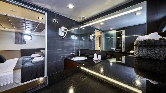 Image of Rara Avis yacht #28