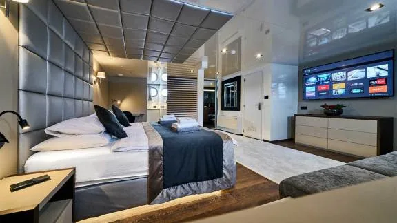 Image of Rara Avis yacht #25