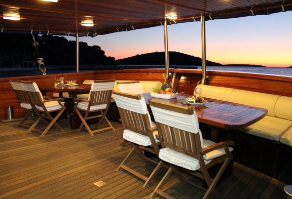TAJNA MORA Aft Deck