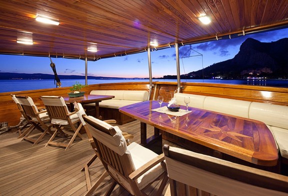 TAJNA MORA Aft Deck