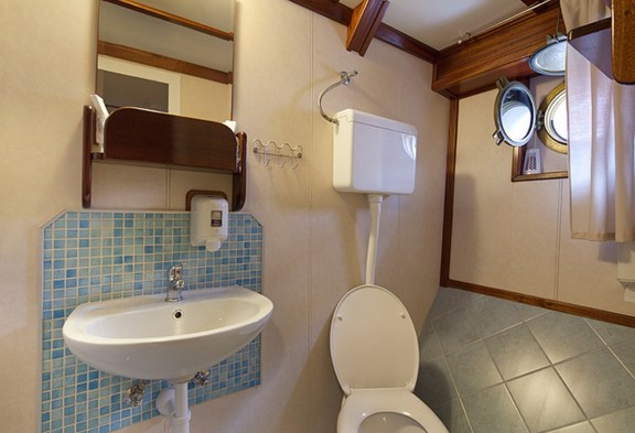 TAJNA MORA Guest Bathroom