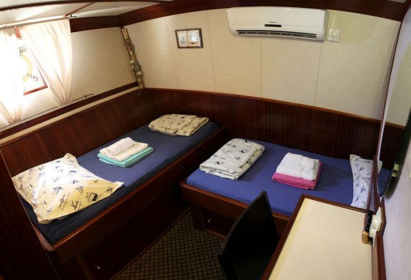 TAJNA MORA Guest Twin Cabin