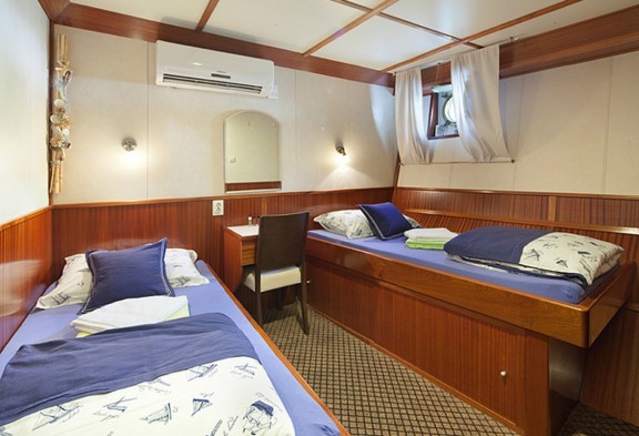 TAJNA MORA Guest Twin Cabin