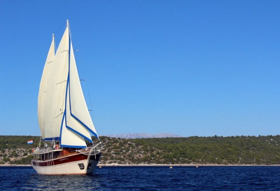 TAJNA MORA Under Sail