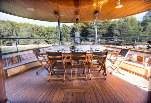 GALLANT Aft Deck