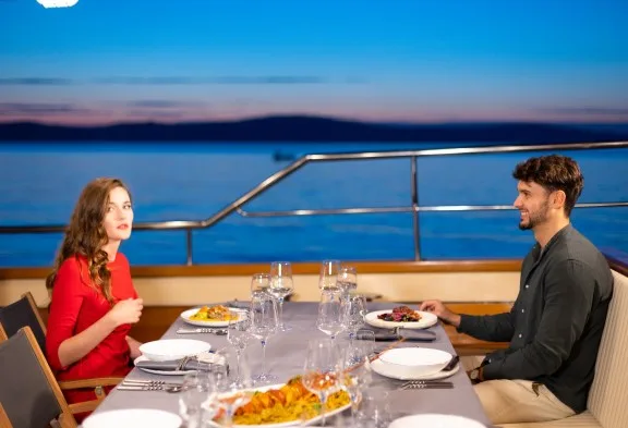 GALLANT Aft Deck Dining