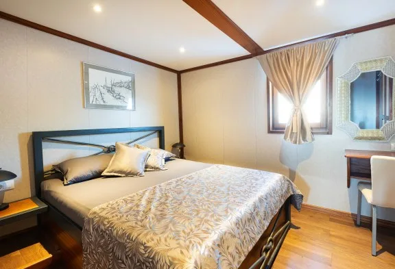 GALLANT Double Cabin