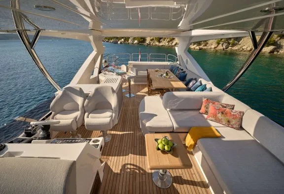 HIDEAWAY Sun Deck