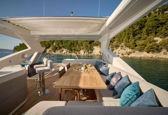 HIDEAWAY Sun Deck