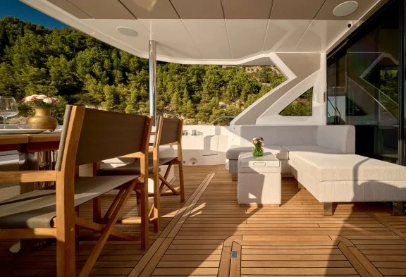 HIDEAWAY Aft Deck