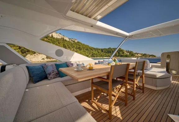 HIDEAWAY Sun Deck Dining
