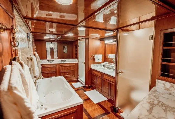 SEAGULL III Guest Bathroom