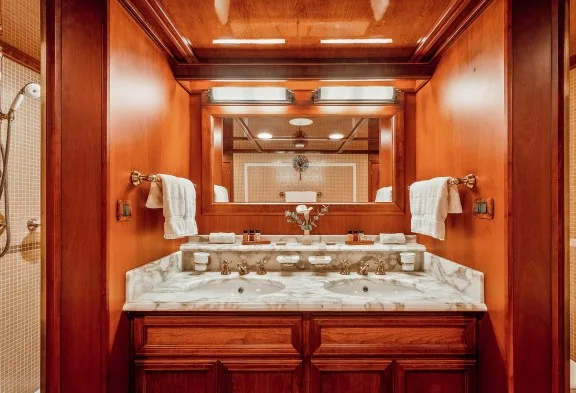 SEAGULL III Guest Bathroom