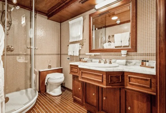 SEAGULL III Guest Bathroom