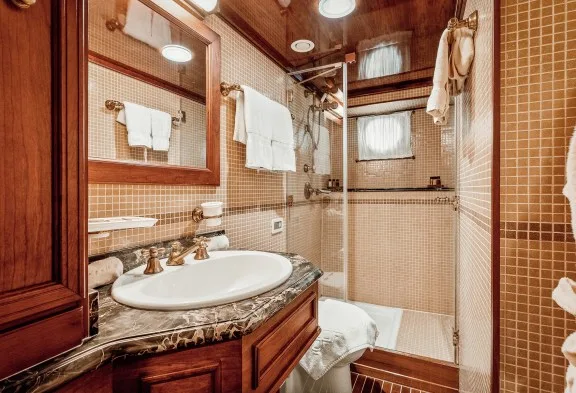 SEAGULL III Guest Bathroom