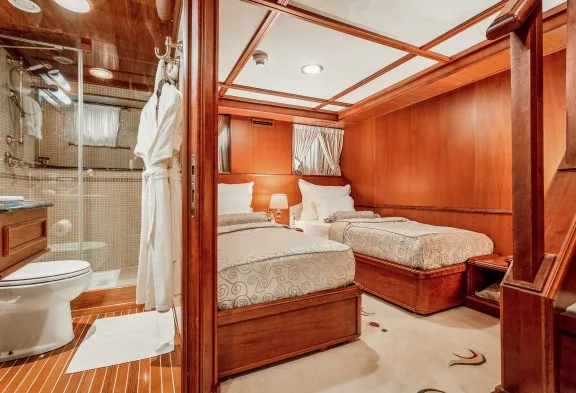 SEAGULL III Twin Cabin