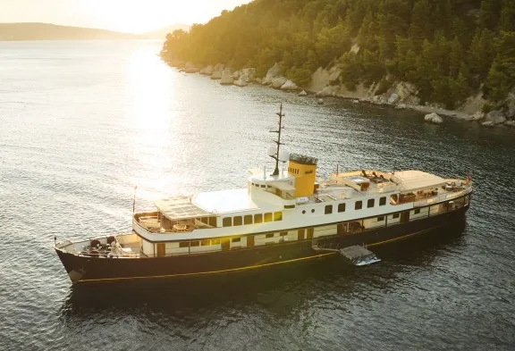 SEAGULL III At Anchor
