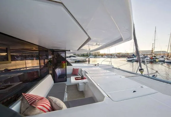 SISTERS Foredeck