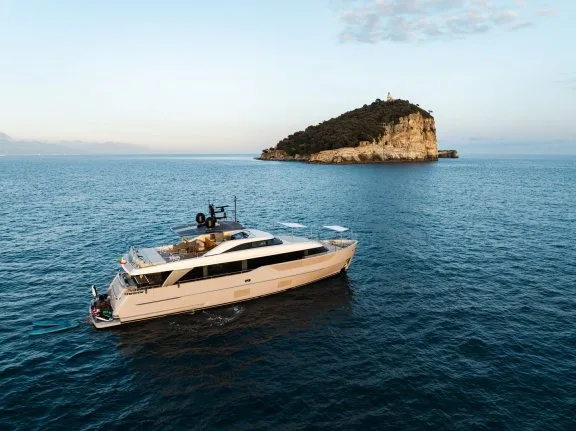 Image of Akira yacht #4