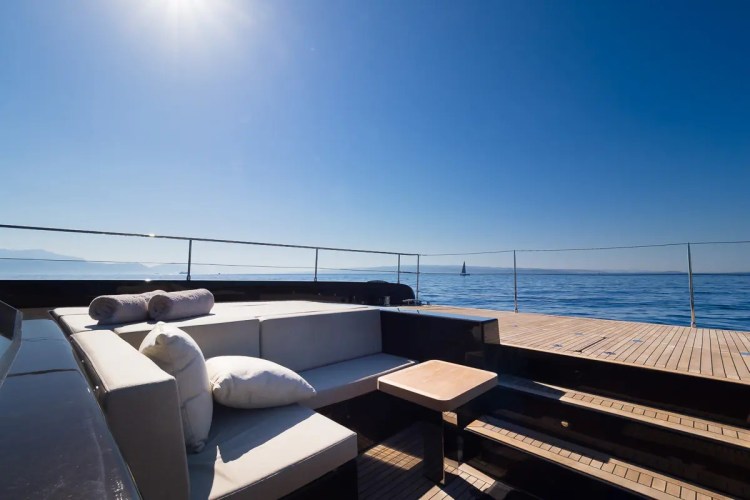 Foredeck Sunken Lounge
