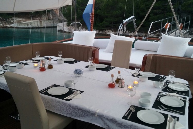 Alfresco Dining