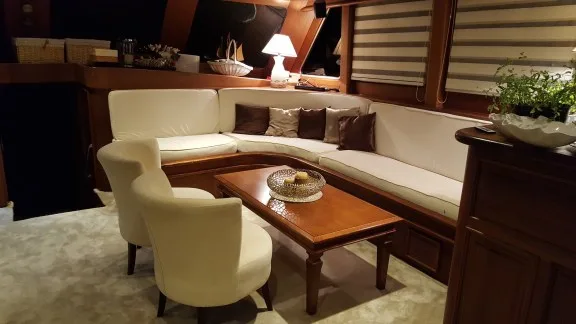 Salon Lounge