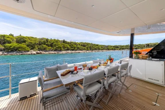 Main Deck Dining