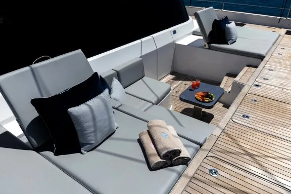 Foredeck Seating