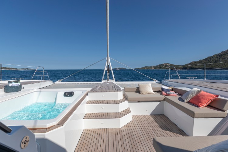 Foredeck Seating And Jacuzzi