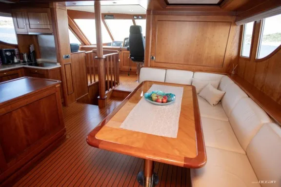 Dine in galley