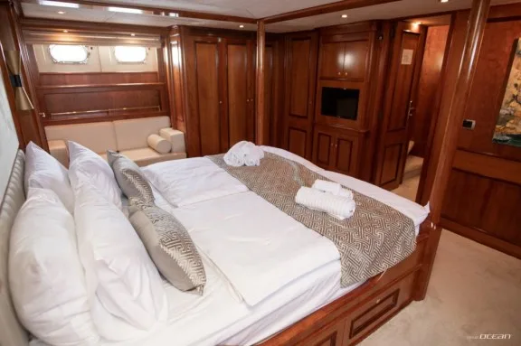 Full beam master suite