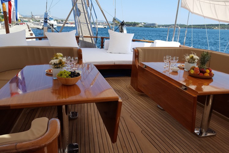 Gulet DOLCE VITA - Aft Deck Dining
