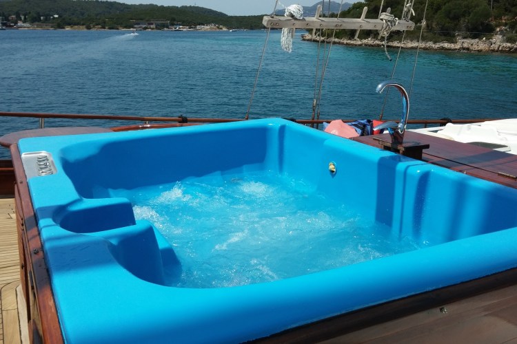 Jacuzzi Tub