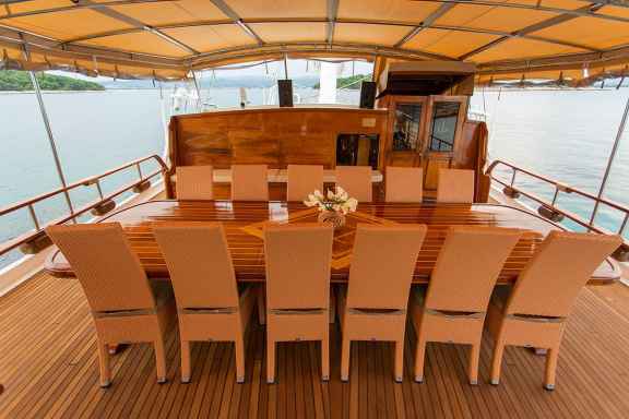 Alfresco dining on the aft deck