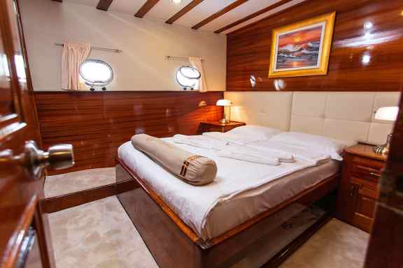 Guest cabin