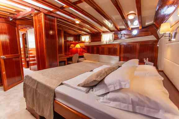 Guest cabin