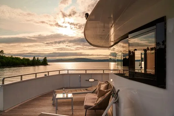 Exterior Seating - Photo Ivan Ivanisevic