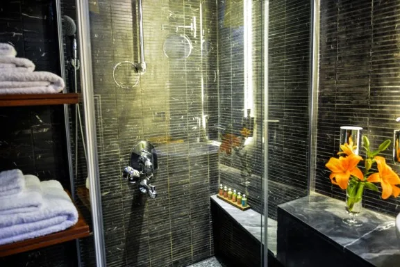 Double Cabin Bathroom 1