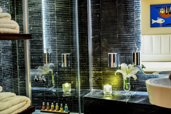 Double Cabin Bathroom 2