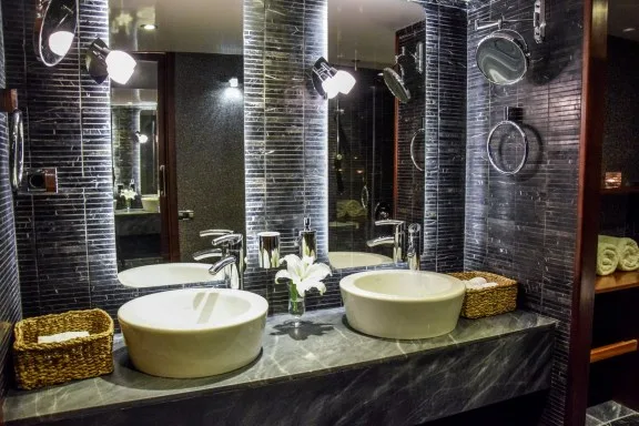 Master Bathroom - Sinks