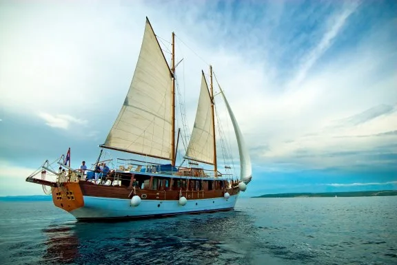Romanca Yacht