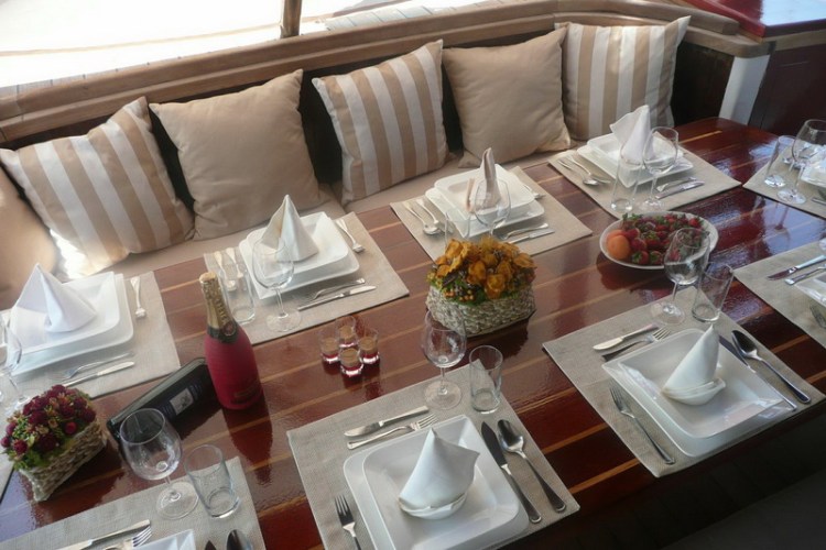 ROMANCA - Alfresco dining