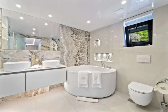 Jacuzzi in Ensuite Bathroom, Croatia Small Ship Cruise Freedom