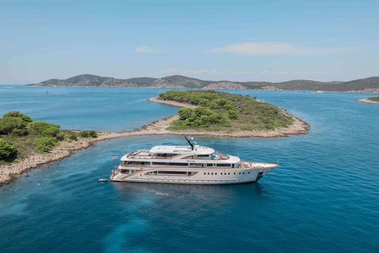 Large Groups (12-20 guests) charters